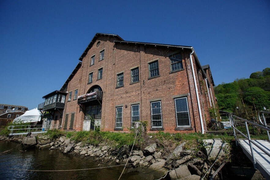 108 E Strand St, Kingston, NY à vendre - Photo de l’immeuble – Image 2 sur 11