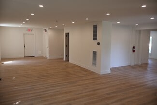 Plus de détails pour 32 Chichester Ave, Center Moriches, NY - Bureau à louer
