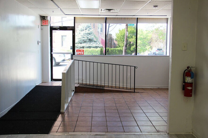 471 Mclean Ave, Yonkers, NY à louer - Photo de l’immeuble – Image 2 sur 6