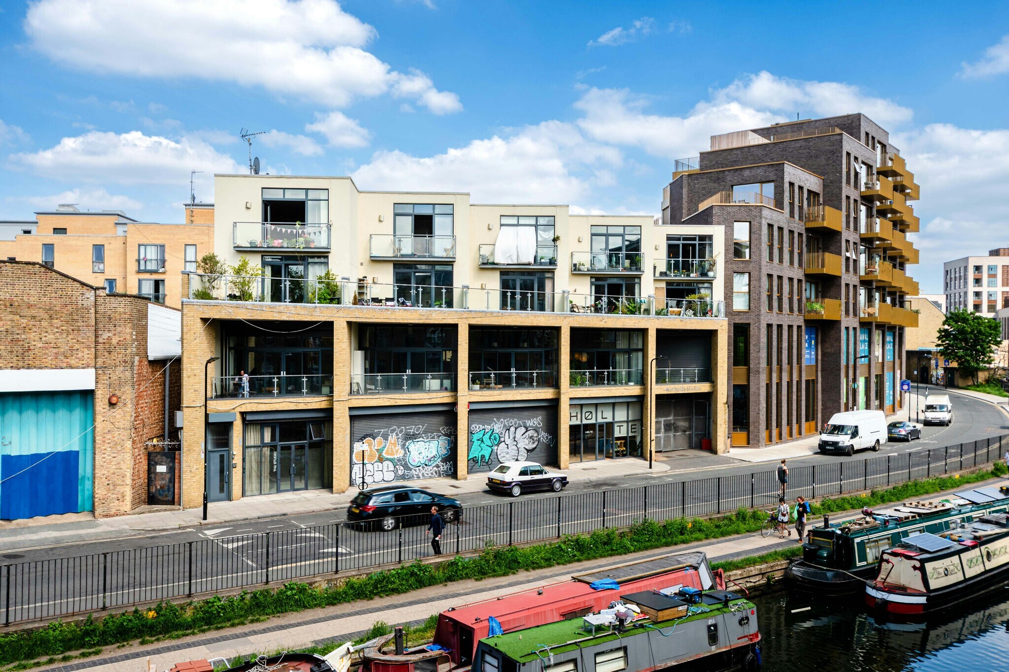 16-29 Andrews Rd, Londres à louer Photo de l’immeuble– Image 1 sur 4