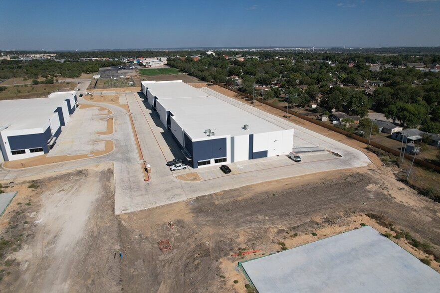 1500 Northlake Pass, Universal City, TX à louer - Photo de l’immeuble – Image 2 sur 14