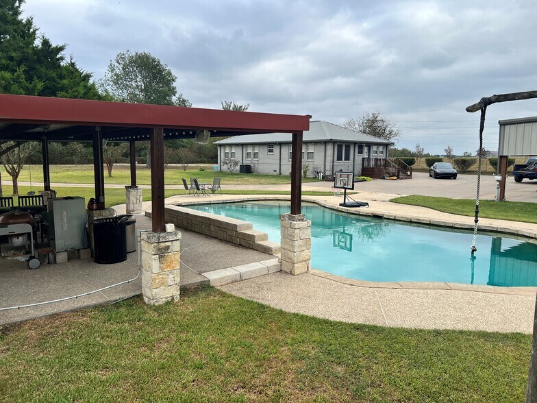 31807 Old Washington Rd, Waller, TX à vendre - Photo de l’immeuble – Image 3 sur 12