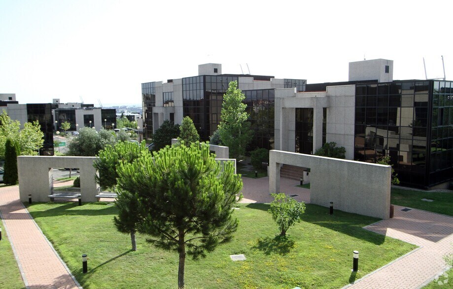 Calle Caléndula, 95, Alcobendas, Madrid à louer - Photo de l’immeuble – Image 2 sur 6