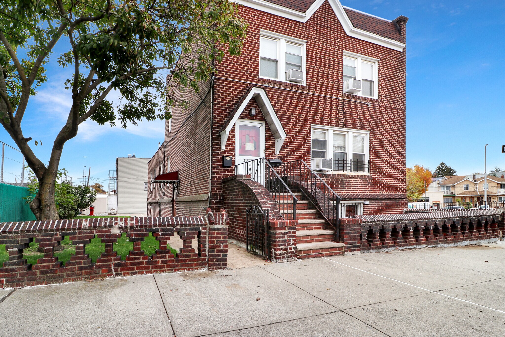 5869 59th St, Maspeth, NY à vendre Photo principale– Image 1 sur 12
