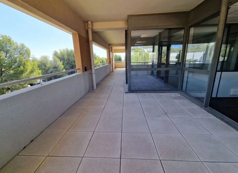 Bureau dans La Ciotat à vendre - Photo de l’immeuble – Image 2 sur 5