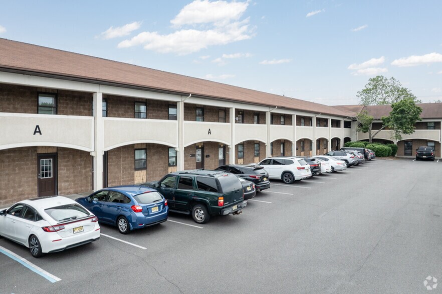 2333 Morris Ave, Union Township, NJ à louer - Photo de l’immeuble – Image 2 sur 20