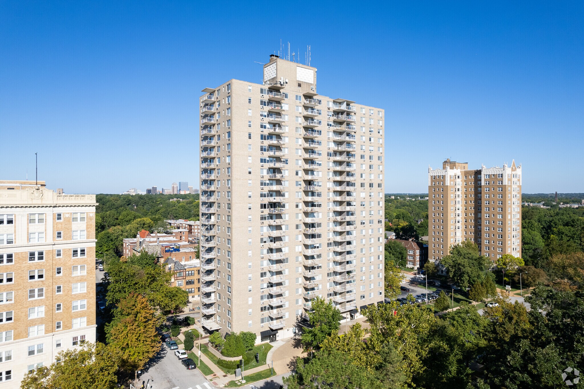 665 S Skinker Blvd, Saint Louis, MO à louer Photo de l’immeuble– Image 1 sur 8