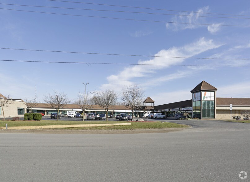 930 Woodlawn Rd W, Guelph, ON à louer - Photo principale – Image 2 sur 7