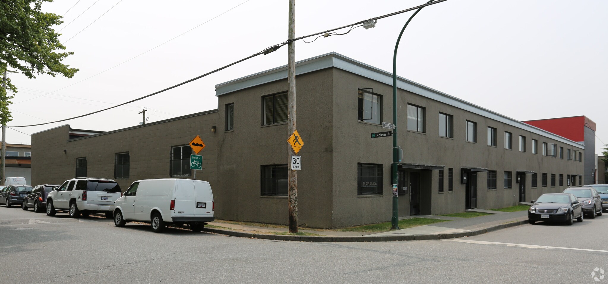 1480-1488 Frances St, Vancouver, BC à louer Photo principale– Image 1 sur 4