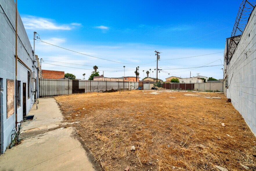 8915 S Vermont Ave, Los Angeles, CA à vendre - Photo de l’immeuble – Image 2 sur 11
