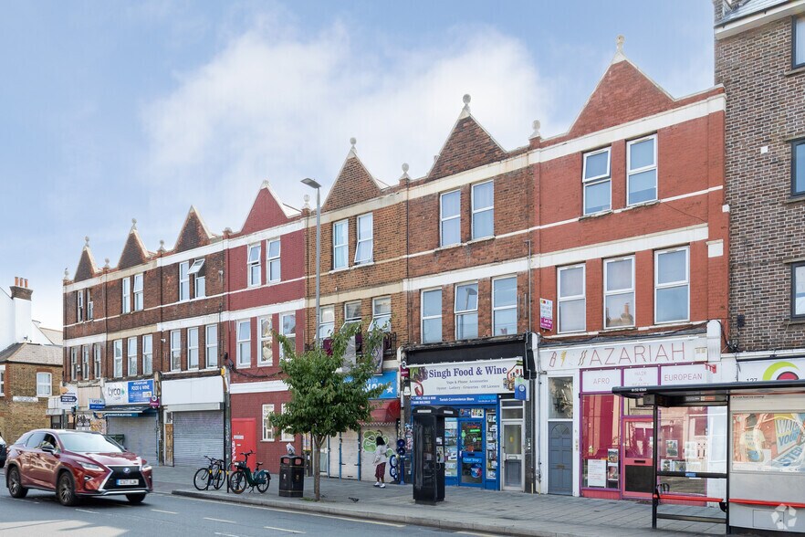 Mitcham Ln, Londres à louer - Photo principale – Image 1 sur 2