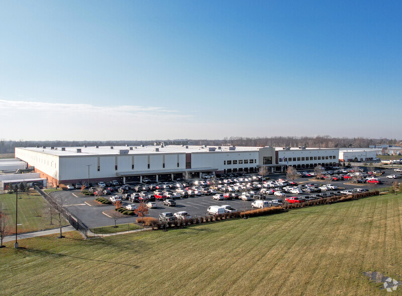 9347 Pendleton Pike, Indianapolis, IN à louer - Photo principale – Image 1 sur 5
