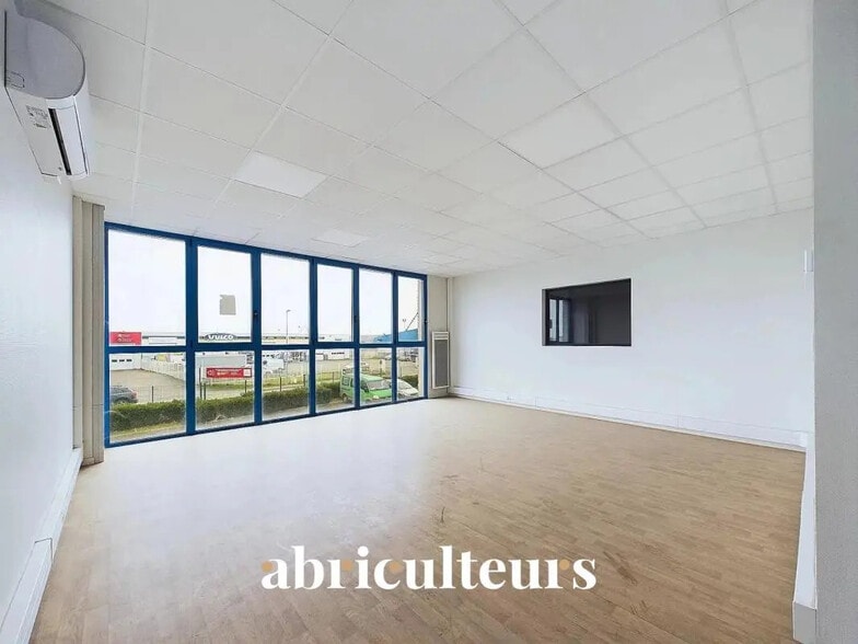 Bureau dans Gellainville à louer - Photo de l’immeuble – Image 1 sur 6