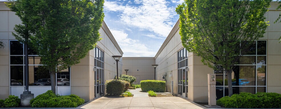 8235 E Stockton Blvd, Elk Grove, CA à vendre - Photo de l’immeuble – Image 2 sur 5