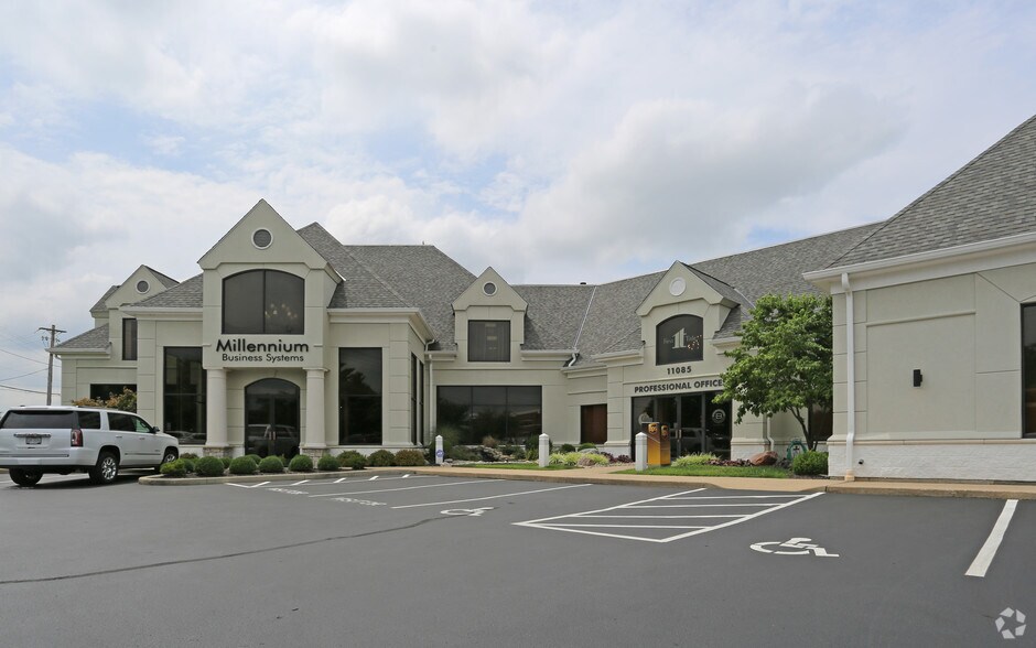 11085 Montgomery Rd, Montgomery, OH à louer - Photo de l’immeuble – Image 2 sur 20