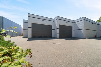 8920 Fraserton Ct, Burnaby, BC à louer Photo de l’immeuble– Image 2 sur 29