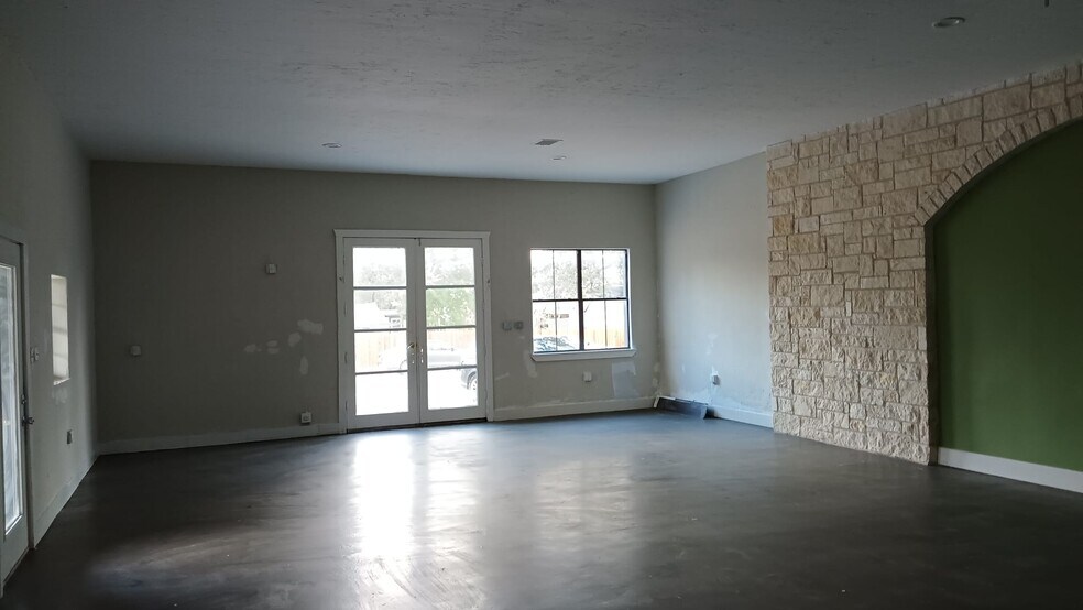 17621 Stacey Ln, Lago Vista, TX à louer - Photo de l’immeuble – Image 3 sur 10