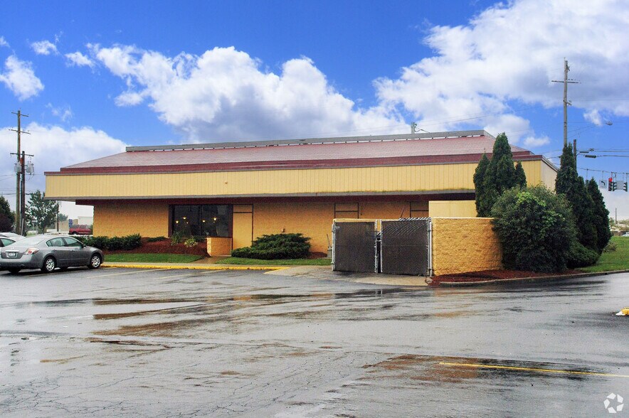 415 Route 211 E, Middletown, NY à louer - Photo de l’immeuble – Image 2 sur 5
