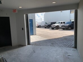 14200-14238 SW 136th St, Miami, FL à louer Photo intérieure– Image 2 sur 6
