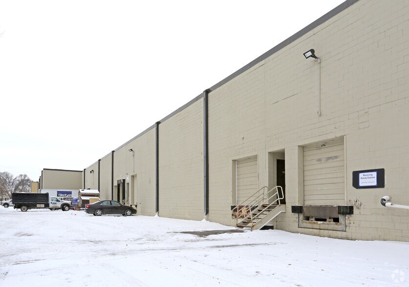 8325-8459 N 10th Ave, Golden Valley, MN à louer - Photo de l’immeuble – Image 3 sur 4