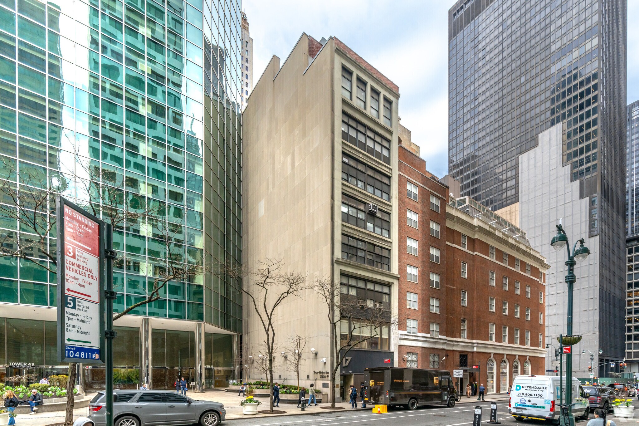 17 E 48th St, New York, NY à louer Photo principale– Image 1 sur 6
