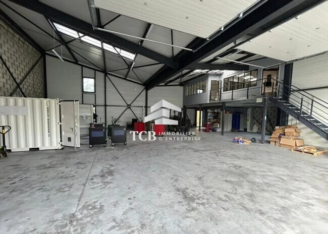 Plus de détails pour Local d'activités à louer