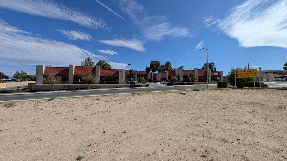 16519 Victor St, Victorville, CA à louer - Photo intérieure – Image 3 sur 4
