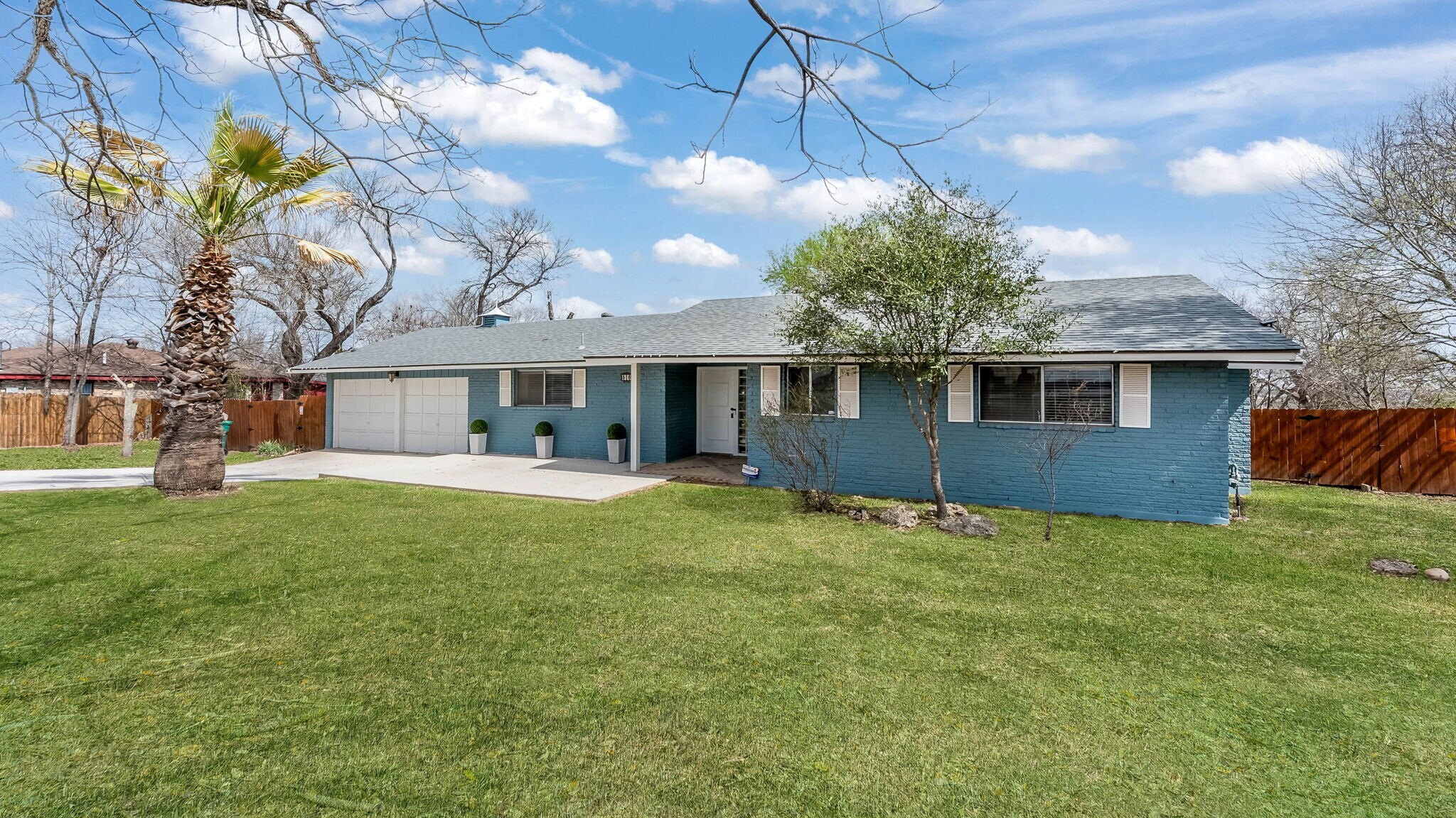 916 Toepperwein Rd, Converse, TX à louer Photo de l’immeuble– Image 1 sur 21