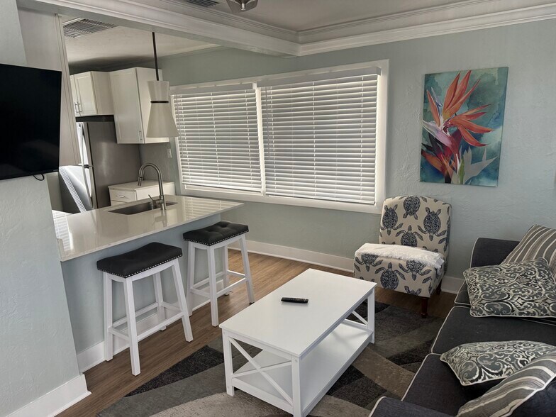 202 Crescent St, Fort Myers Beach, FL à vendre - Photo de l’immeuble – Image 2 sur 9