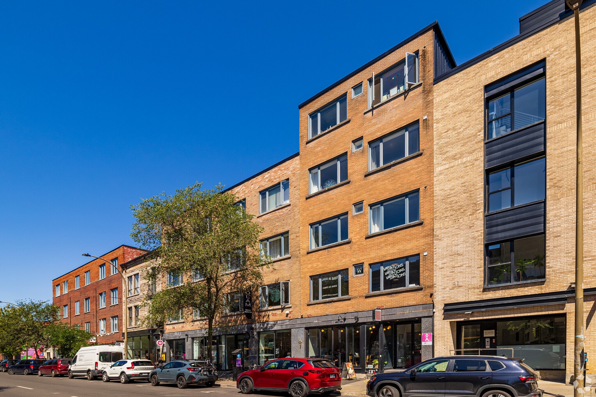 5329-5337 Boul Saint-Laurent, Montréal, QC à louer Photo de l’immeuble– Image 1 sur 5