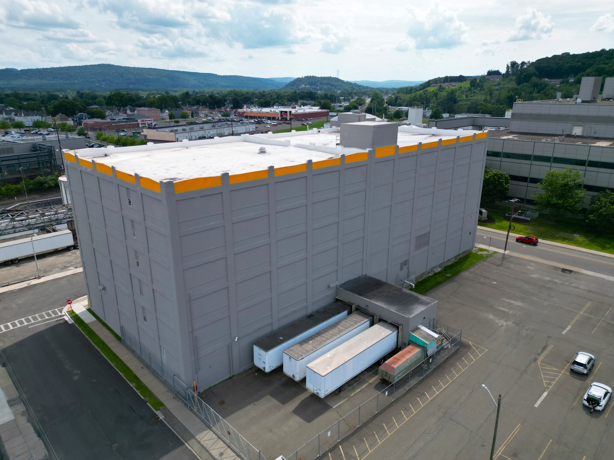 1701L North St, Endicott, NY à louer Photo de l’immeuble– Image 1 sur 2