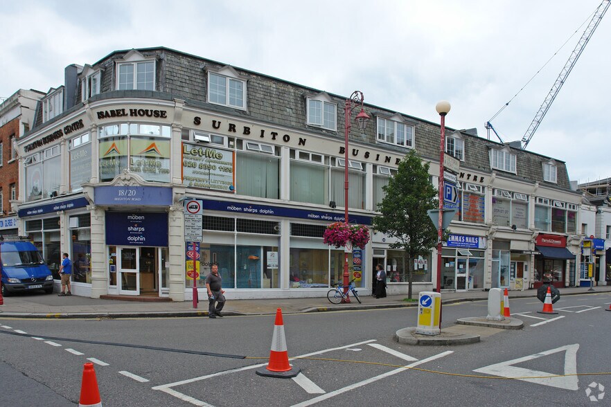 Victoria Rd, Surbiton à louer - Photo de l’immeuble – Image 2 sur 2