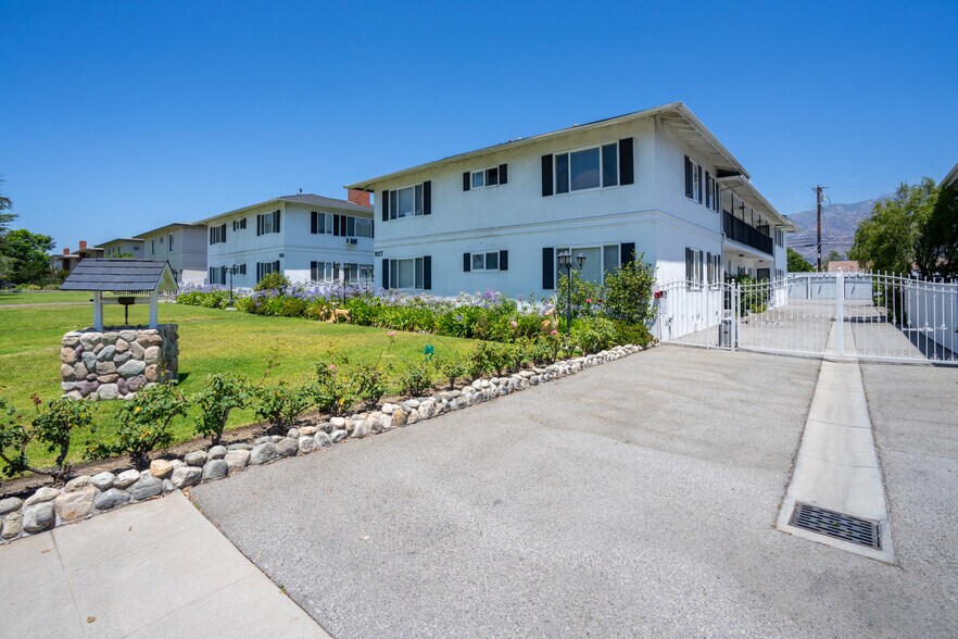 921-933 W Huntington Dr, Arcadia, CA à vendre - Photo de l’immeuble – Image 3 sur 27