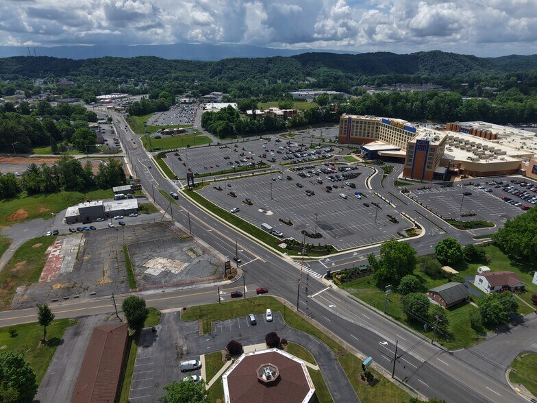 665 Gate City Highway Hwy, Bristol, VA à louer - Photo de l’immeuble – Image 3 sur 6