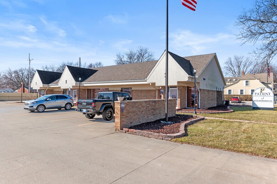 1190 E Twelve Mile Rd, Madison Heights, MI à vendre - Photo de l’immeuble – Image 2 sur 21