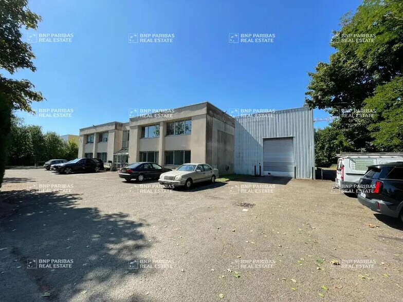 Local d'activités dans Coignières à vendre - Photo de l’immeuble – Image 2 sur 25