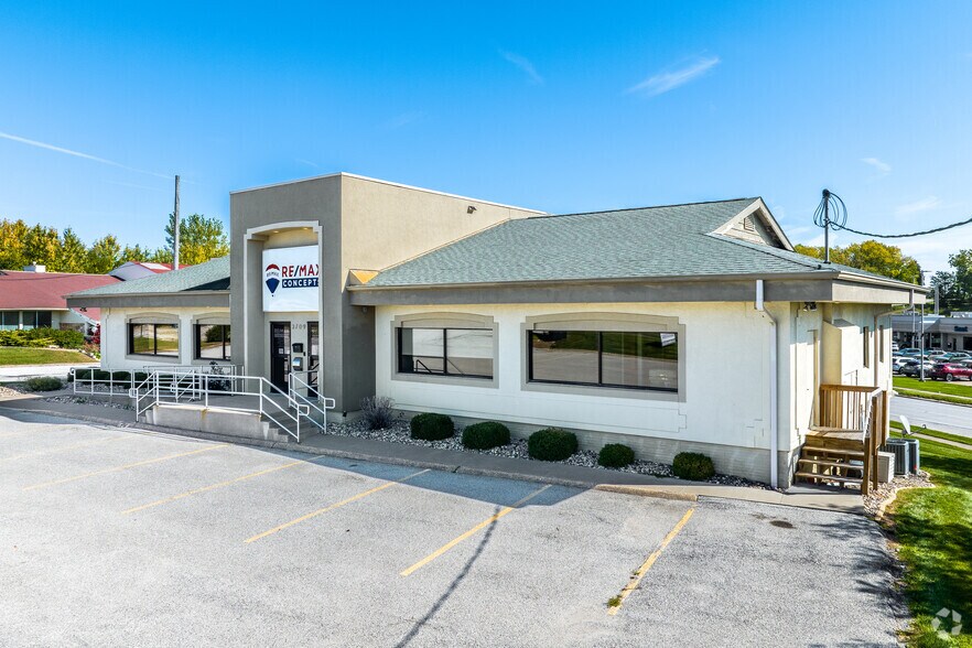 3709 N Harrison St, Davenport, IA à vendre - Photo de l’immeuble – Image 3 sur 26
