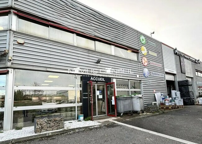 Plus de détails pour Local d'activités à louer