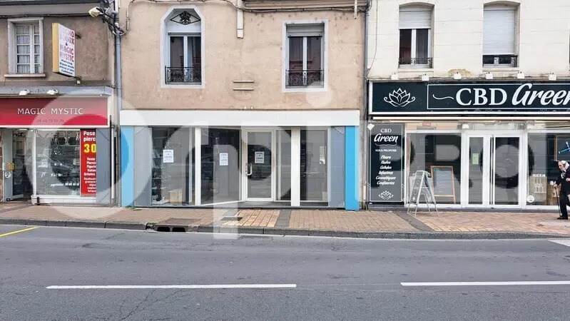 Local commercial dans Montluçon à louer Photo de l’immeuble– Image 1 sur 5