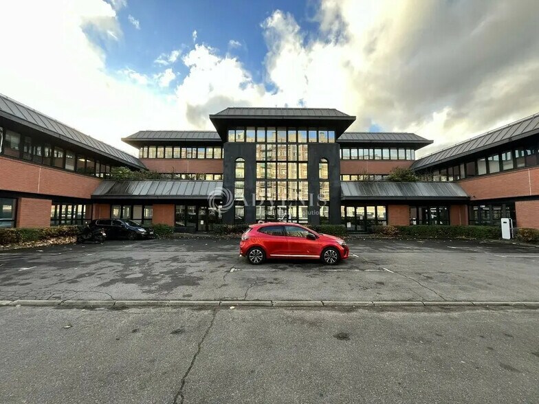 Bureau dans Saint-Ouen-sur-Seine à louer - Photo de l’immeuble – Image 2 sur 8