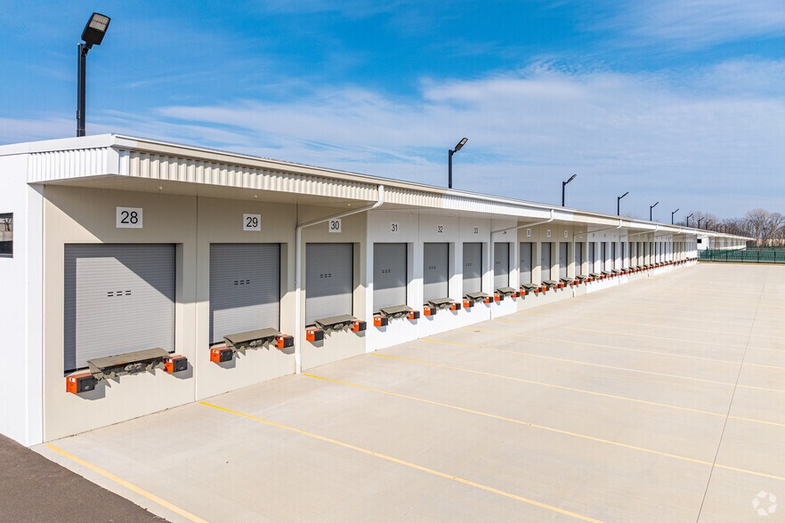 NEC Aucutt Rd & Commerce Dr, Montgomery, IL à vendre - Photo de l’immeuble – Image 2 sur 5