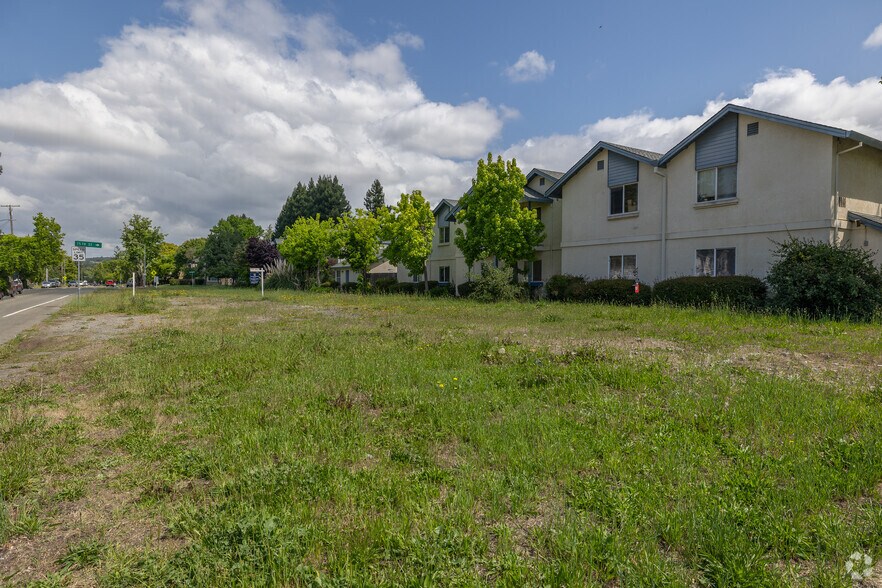 1102 North St, Santa Rosa, CA à vendre - Photo principale – Image 1 sur 6