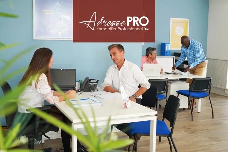 Local commercial dans La Rochelle à louer Photo de l’immeuble– Image 1 sur 4