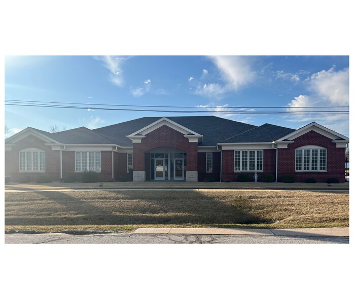 410 Crestview Dr, O'Fallon, MO à louer - Photo de l’immeuble – Image 3 sur 4