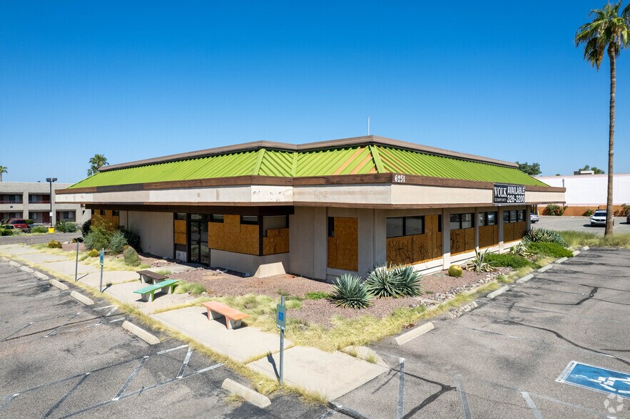 6251 N Oracle Rd, Tucson, AZ à louer - Photo de l’immeuble – Image 3 sur 5