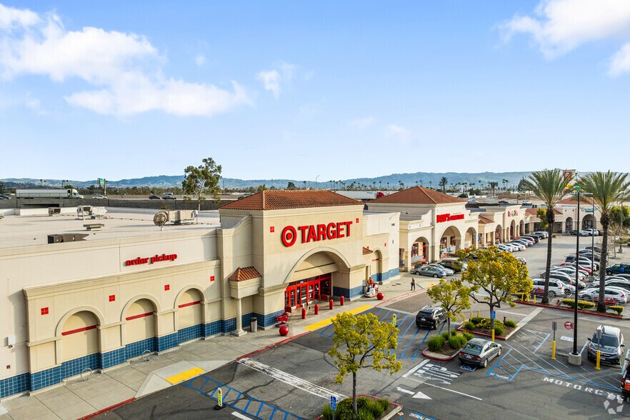 3000-3160 Baldwin Park Blvd, Baldwin Park, CA à louer - Photo de l’immeuble – Image 2 sur 14