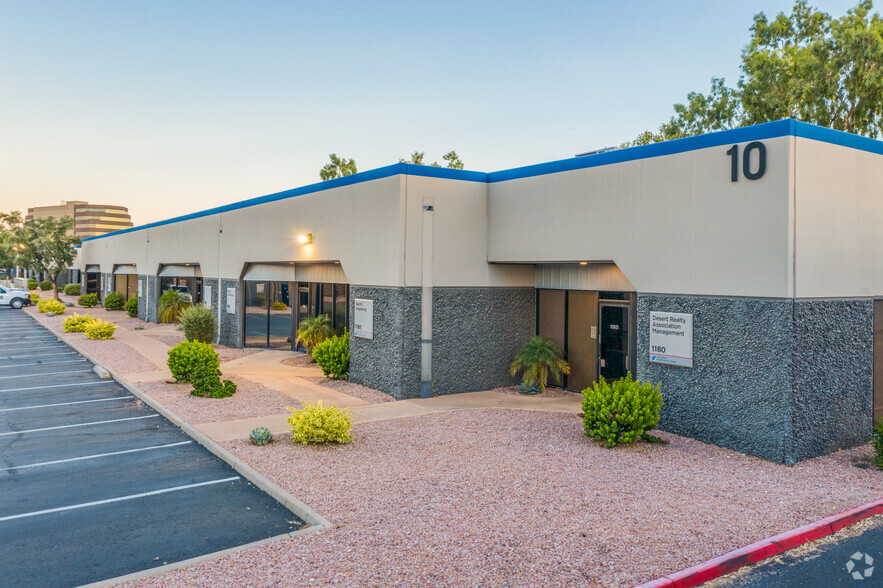2432 W Peoria Ave, Phoenix, AZ à louer - Photo principale – Image 2 sur 18
