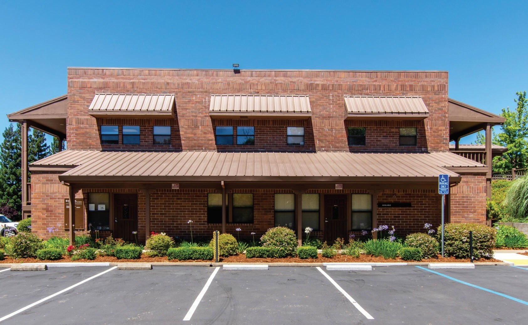 813 Court St, Jackson, CA à louer Photo principale– Image 1 sur 9