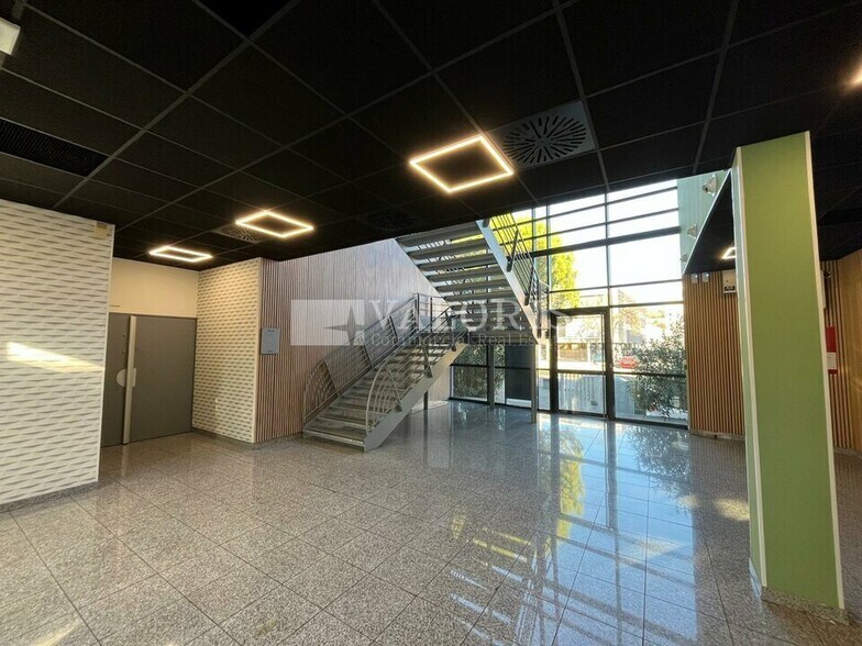 Bureau dans Marseille à louer - Hall d’entrée – Image 2 sur 12