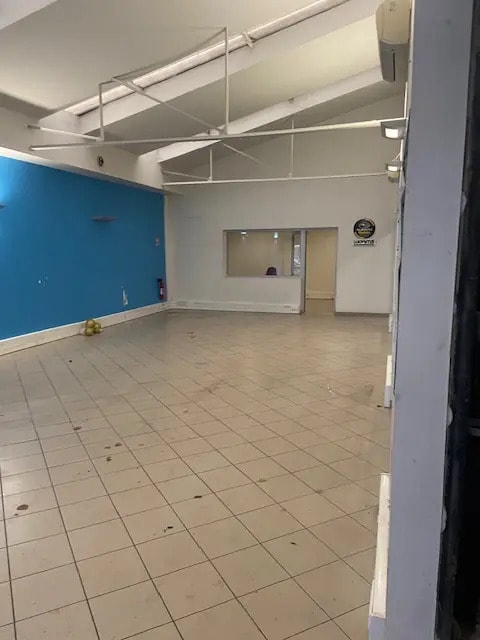 Plus de détails pour Local commercial à vendre